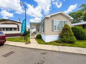 123 Terri Dr W in Dearborn Heights, MI - Building Photo