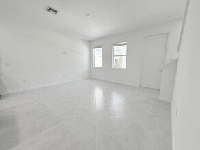 4394 Longwood Lake Sq in Westlake, FL - Building Photo - Building Photo