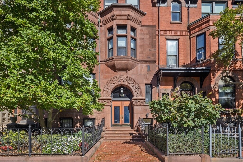 348 Beacon St in Boston, MA - Building Photo