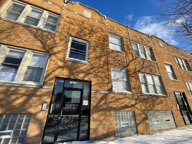 7955 S Emerald Ave, Unit 2 in Chicago, IL - Foto de edificio - Building Photo