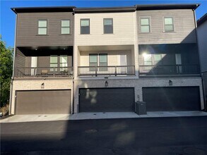 6577 Beacon Dr in Sandy Springs, GA - Building Photo - Building Photo