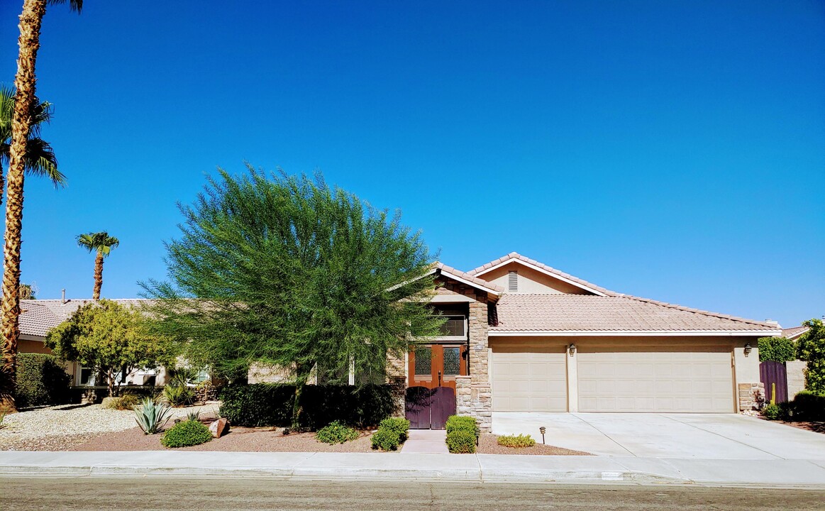 45270 Birchcrest Cir in La Quinta, CA - Building Photo