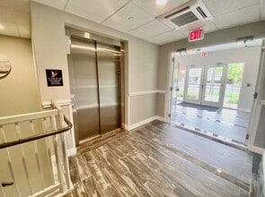 Lofts at 335 in Stratford, CT - Foto de edificio - Building Photo