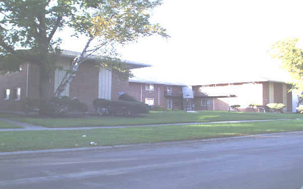 1866 Lilac Ln in Aurora, IL - Building Photo