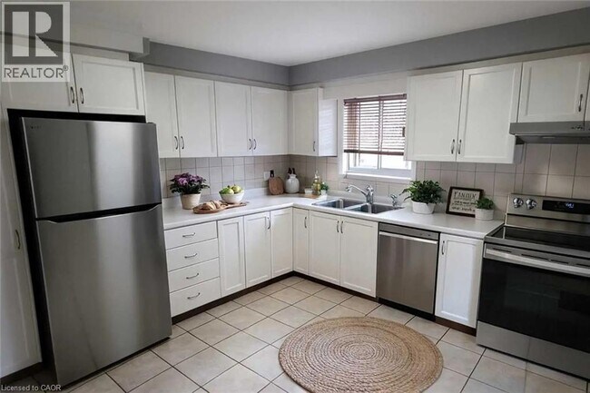 276 Christopher Dr in Cambridge, ON - Building Photo - Building Photo