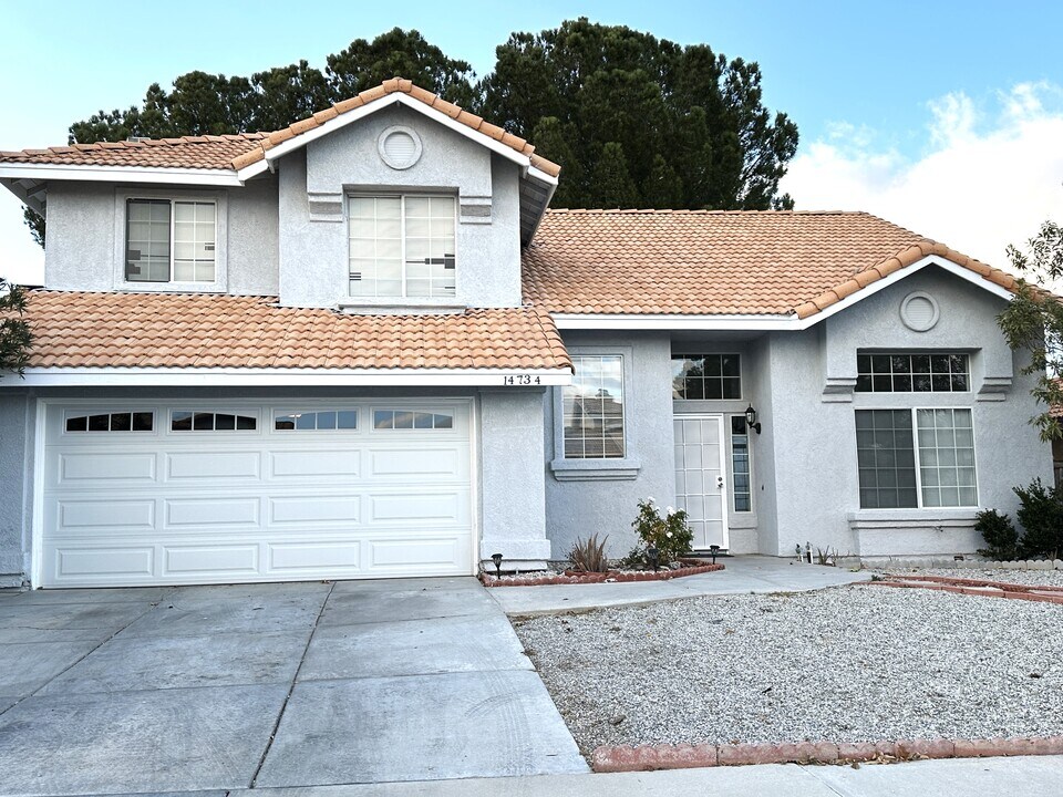 14734 Santa Fe Trl in Victorville, CA - Building Photo