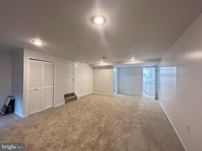 21178 Winding Brook Square in Ashburn, VA - Building Photo - Building Photo