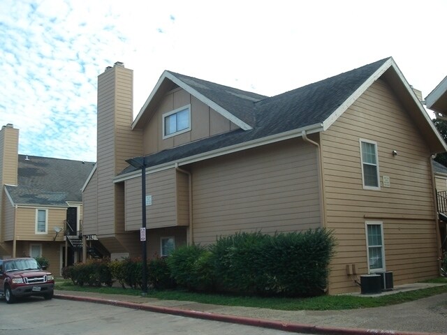 Eden Gardens Apartments in Houston, TX - Building Photo - Building Photo