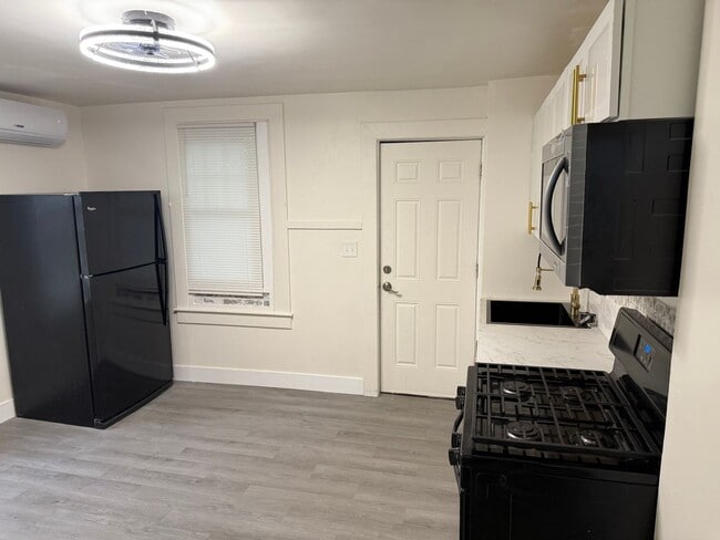 6313 Windsor Mill Rd in Baltimore, MD - Building Photo - Building Photo