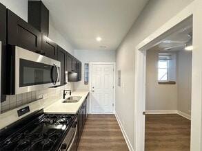 3358 W Montrose Ave, Unit 3 in Chicago, IL - Foto de edificio - Building Photo