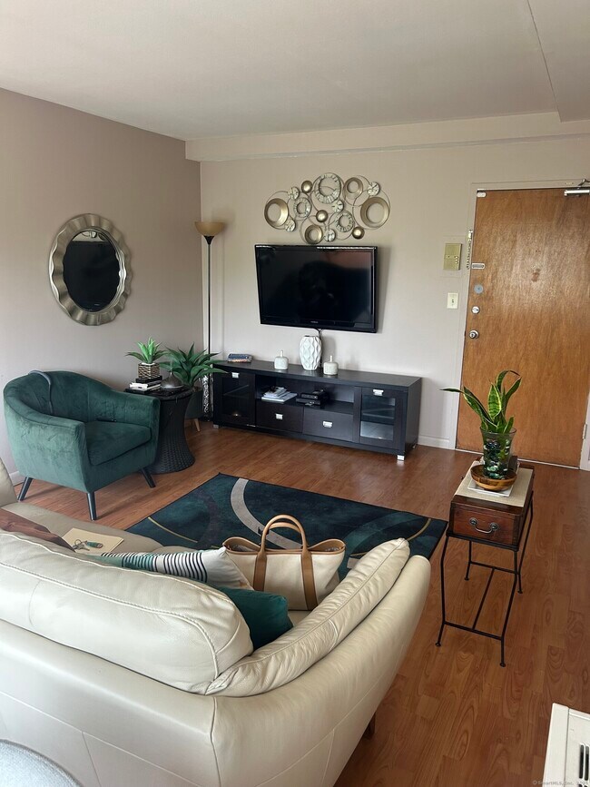 1310 Berlin Tpke in Wethersfield, CT - Building Photo - Building Photo