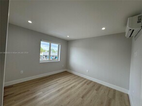 161 Bentley Dr in Miami Springs, FL - Building Photo - Building Photo