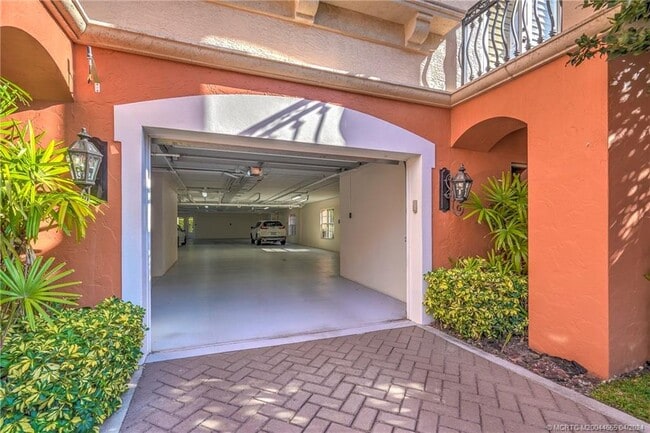 property at 1528 NE Outrigger Landings Dr