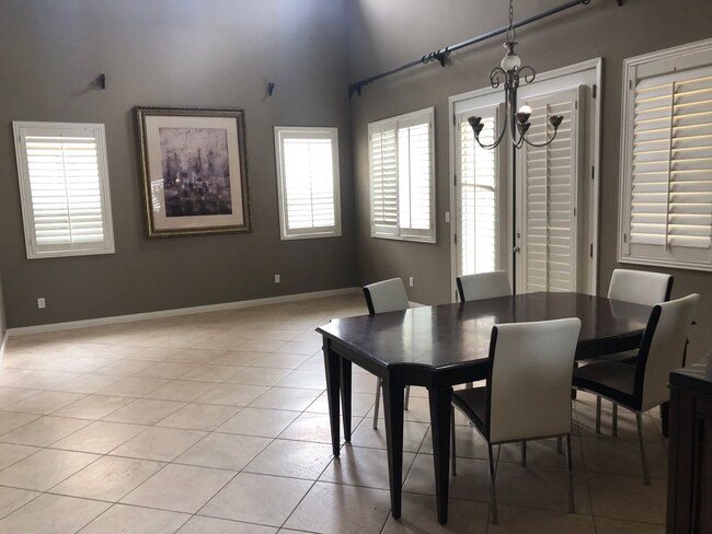 10311 Sirretta Peak Pl in Bakersfield, CA - Building Photo - Building Photo