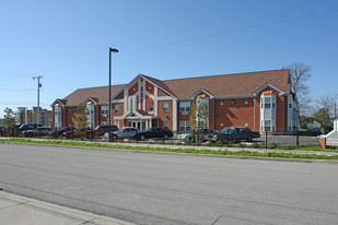 Spruce Street Golden Manor Apartments