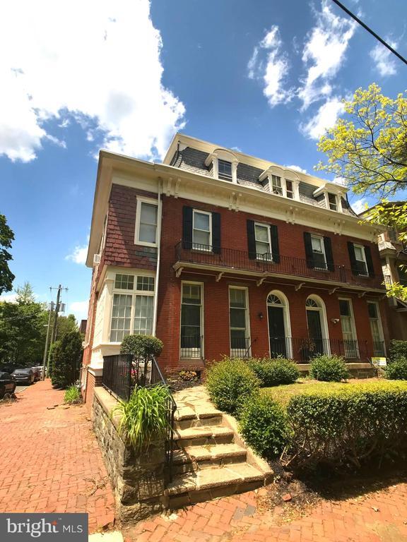 property at 1401 N Broom St