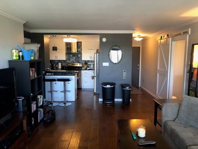 888 Logan St, Unit 9F in Denver, CO - Building Photo - Building Photo
