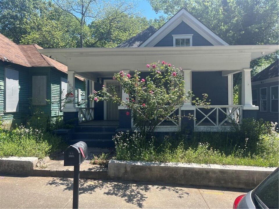 403 James P Brawley Dr NW in Atlanta, GA - Building Photo