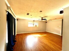 15703 Jersey Dr in Jersey Village, TX - Building Photo