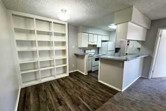 Santa Fe Apartments in Dallas, TX - Foto de edificio - Building Photo