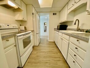 18220 University Park Dr in Livonia, MI - Building Photo - Building Photo