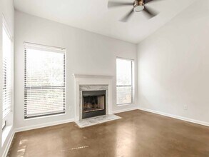 2400 Julian St in Houston, TX - Building Photo - Building Photo