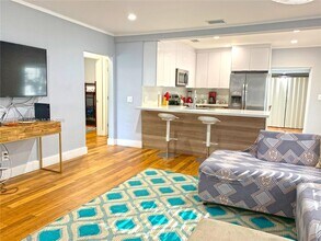 324 NW 52nd St in Miami, FL - Building Photo - Building Photo