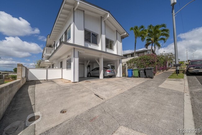 2226 Komo Mai Dr in Pearl City, HI - Building Photo - Building Photo