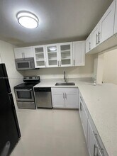 7925 Fairview Dr in Tamarac, FL - Building Photo - Building Photo