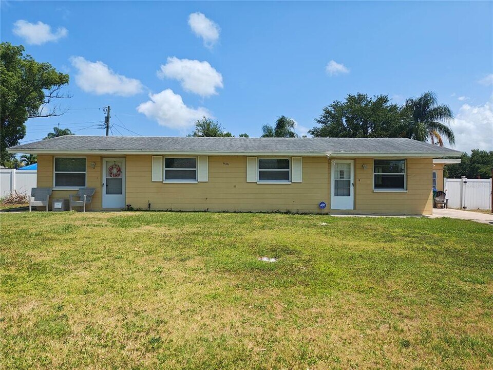 11301 110th Terrace in Largo, FL - Building Photo