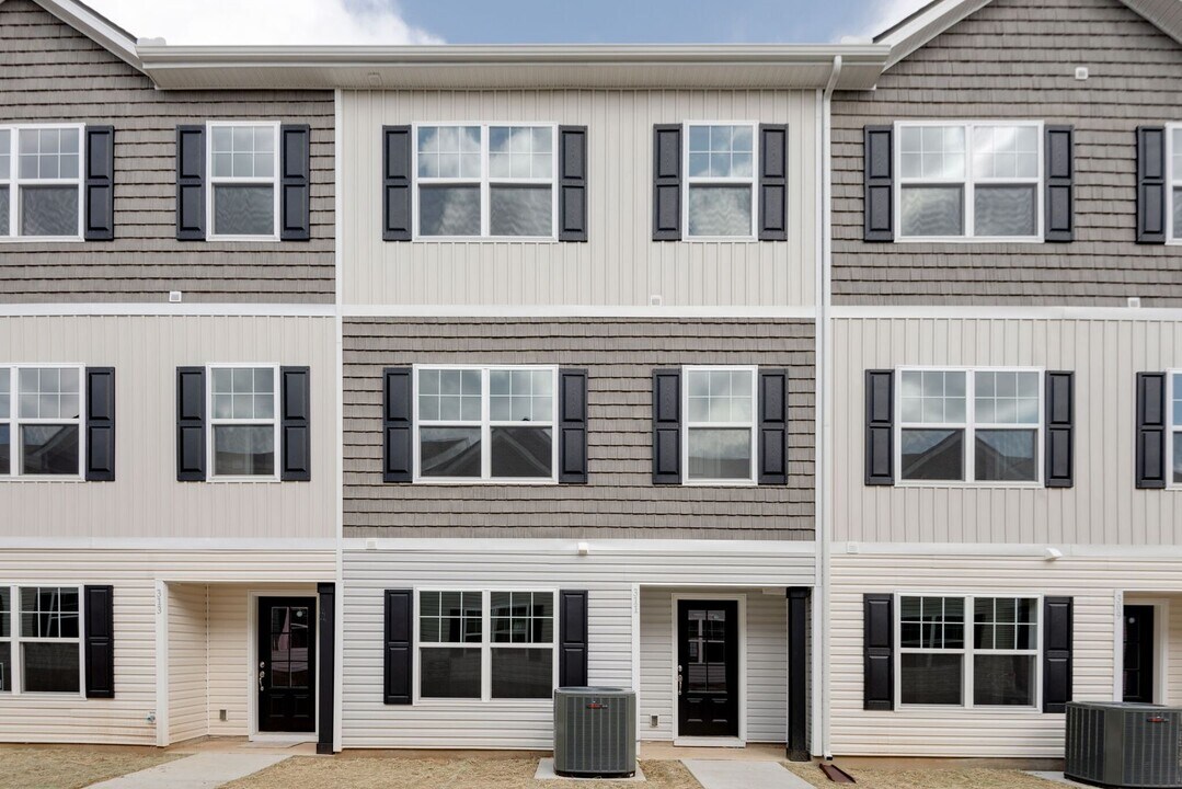 305 Moshe Feder Wy in La Vergne, TN - Building Photo