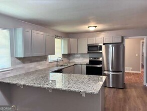 2377 Clifton Springs Manor in Decatur, GA - Building Photo - Building Photo