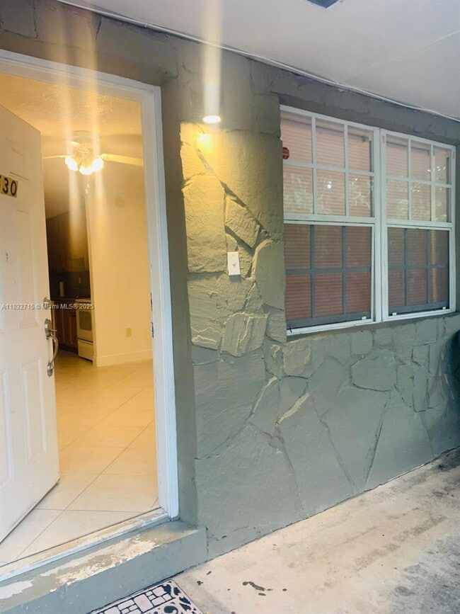 2530 NE 182nd St in North Miami Beach, FL - Building Photo - Building Photo