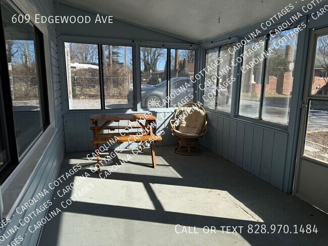 609 Edgewood Ave in Hendersonville, NC - Building Photo - Building Photo