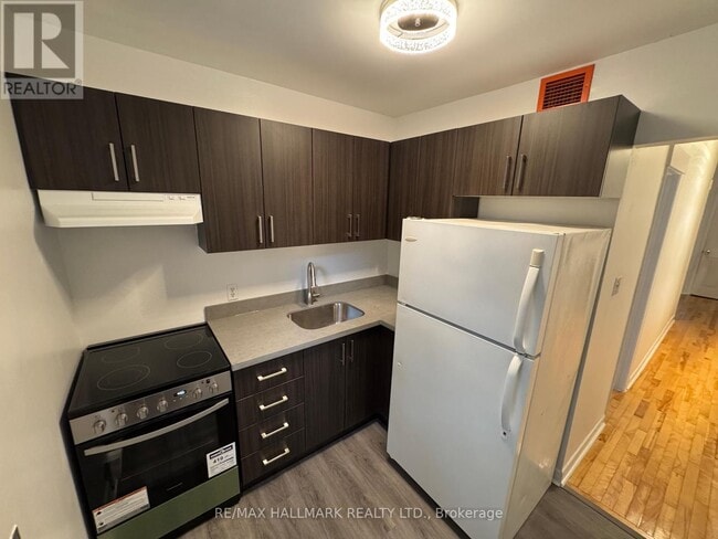 57 Hiawatha Ave in Toronto, ON - Building Photo - Building Photo