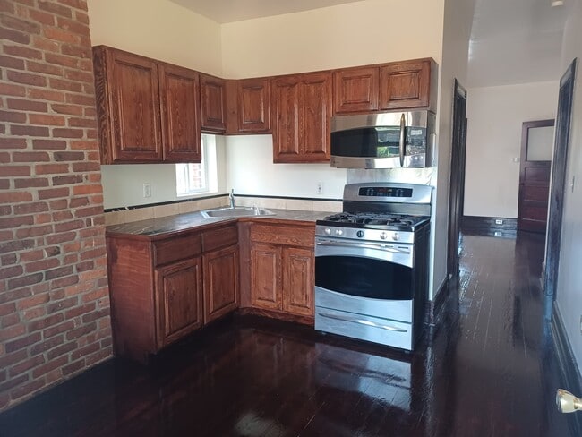 268 Bond St, Unit 268 Bond St. in Bridgeport, CT - Building Photo - Building Photo