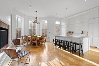 15 Regent Cir in Brookline, MA - Building Photo - Building Photo