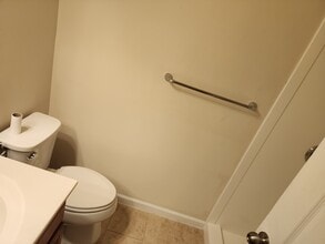 7013 Southmoor St in Hanover, MD - Foto de edificio - Building Photo