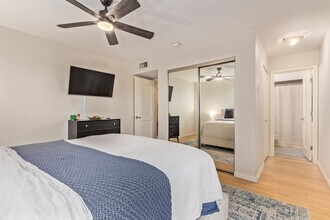 1225 E Medlock Dr, Unit 102 in Phoenix, AZ - Building Photo - Building Photo