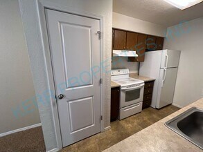 1416 NE Paropa Ct in Gresham, OR - Building Photo - Building Photo