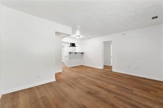 5340 Lee Cir in Forest Park, GA - Building Photo - Building Photo