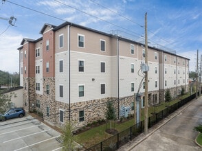 Oak Lofts Crossing in Stafford, TX - Foto de edificio - Building Photo
