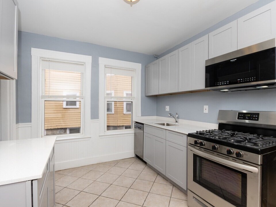 41 King St in Boston, MA - Building Photo