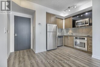2603-89-689 Dunfield Ave in Toronto, ON - Building Photo - Building Photo