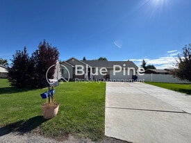 9478 Garden Grove Ln in Idaho Falls, ID - Building Photo