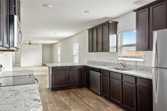 201 Cres Park Dr in Jarrell, TX - Building Photo - Building Photo