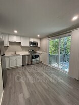 270 Sunderland Rd in Worcester, MA - Building Photo