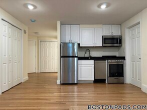 17 Fairbanks St in Brookline, MA - Building Photo - Building Photo