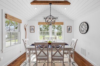 14 Carter Ln in East Quogue, NY - Building Photo - Building Photo