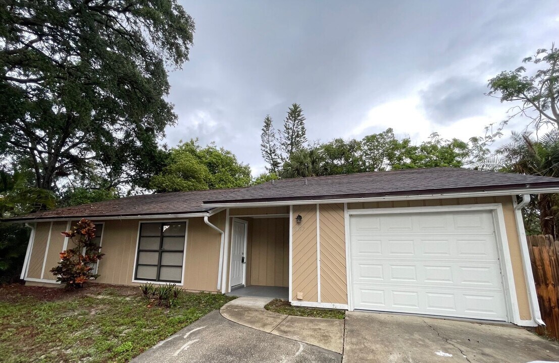 2127 Worrington St in Sarasota, FL - Building Photo